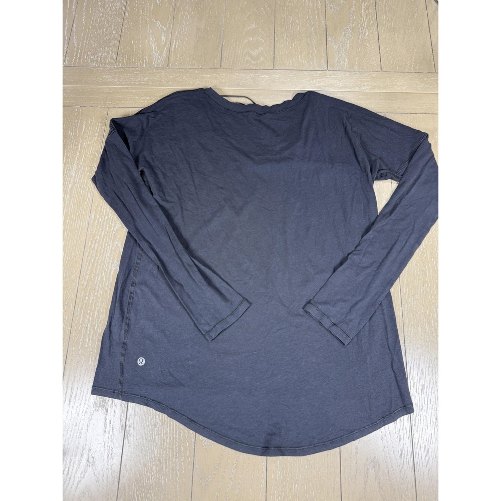 Lululemon Long Sleeve Shirt Womens Medium Black Scoop Hem‎ Yoga Gym Athletic
